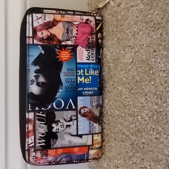 Vogue Accordian Wallet featuring Rihanna, Nikki Minaj, - Picture 1 of 5